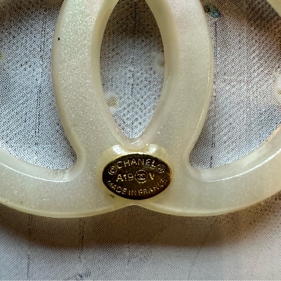 CHANEL Acrylic with Gold Flecks Zipper Pull Charm - Picture 4 of 5